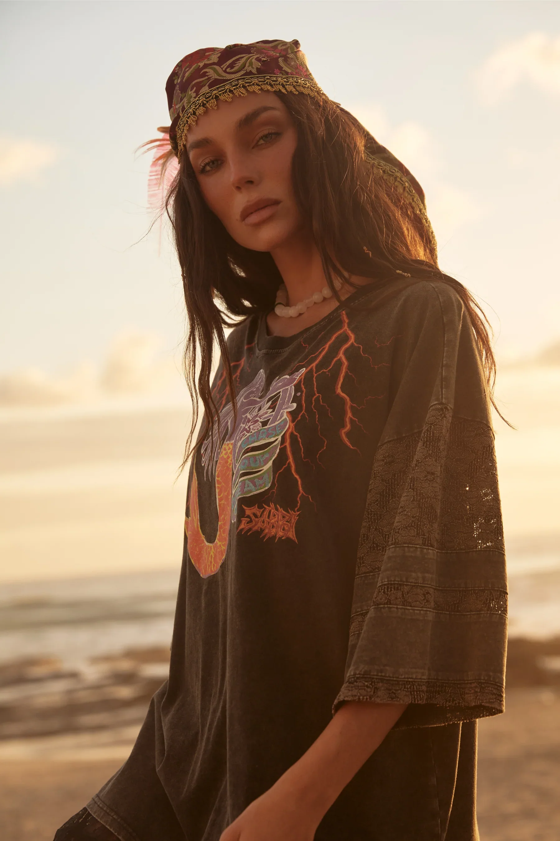 SABBI - THE CHASE YOUR DREAMS LACE TEE (BLACK) 2 - Image 5