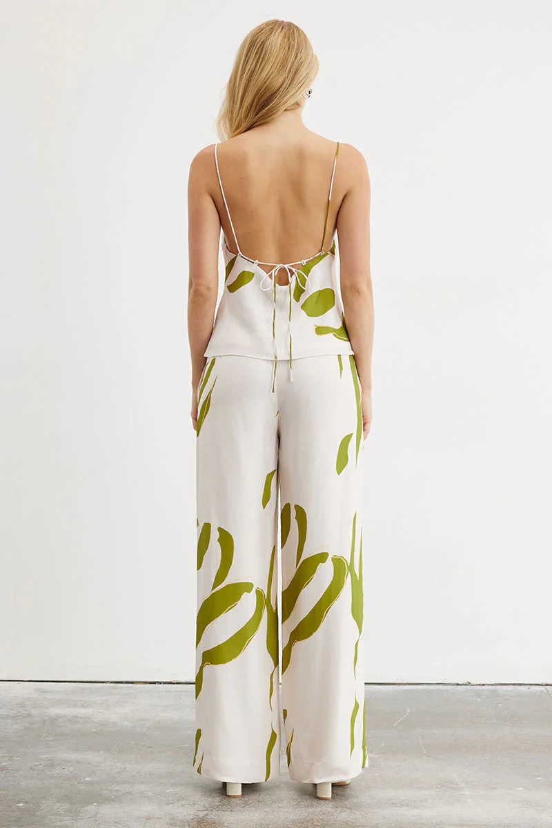 SOVERE / STUDIO - MOTION MULTI STYLE CAMI (CHALK / GREEN) - Image 2