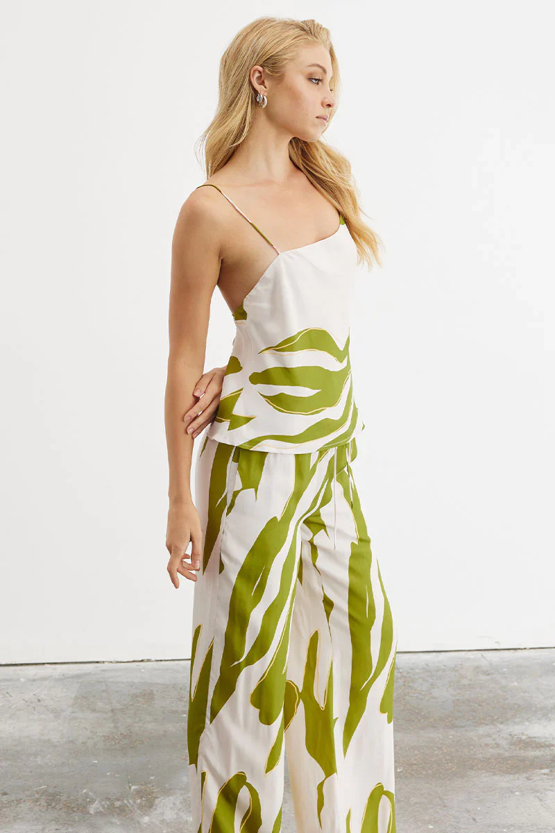 SOVERE / STUDIO - MOTION MULTI STYLE CAMI (CHALK / GREEN) - Image 3