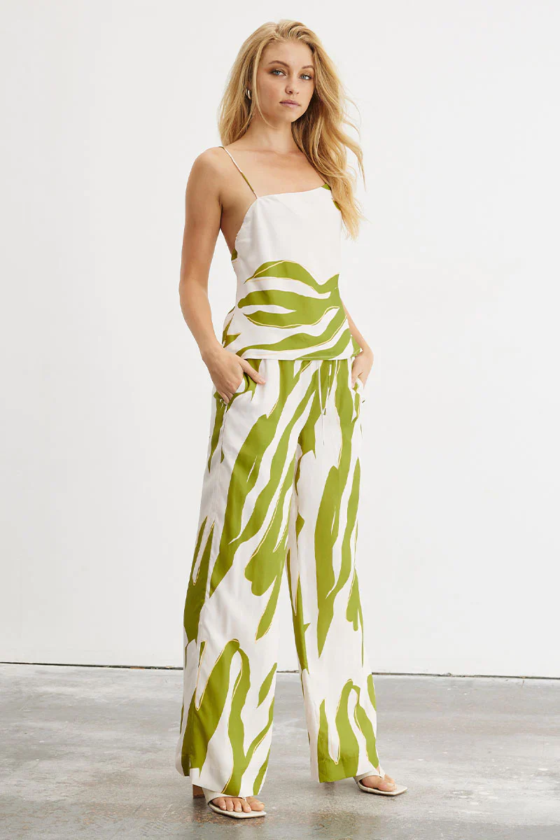 SOVERE / STUDIO - MOTION MULTI STYLE CAMI (CHALK / GREEN) - Image 4