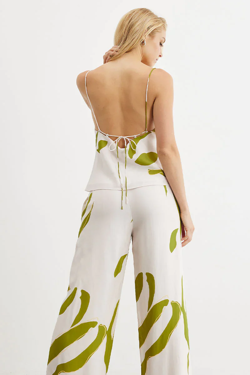 SOVERE / STUDIO - MOTION MULTI STYLE CAMI (CHALK / GREEN) - Image 5