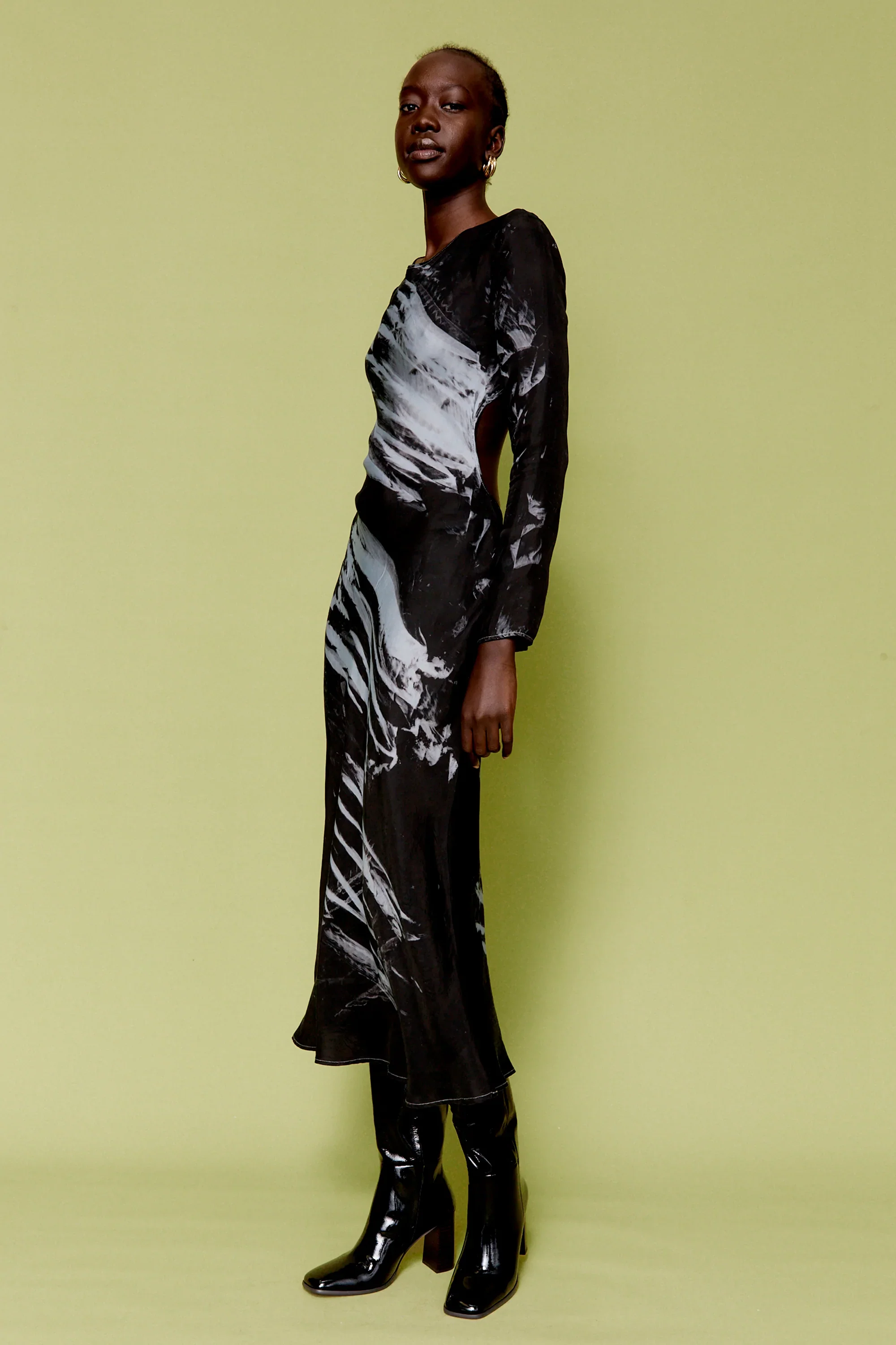 THIRD FORM - TWIST THROUGH BIAS TIE BACK MIDI (BLACK TIE DYE) - Image 6